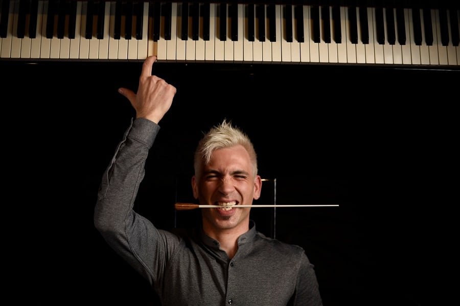Miquel Tejada at a piano.