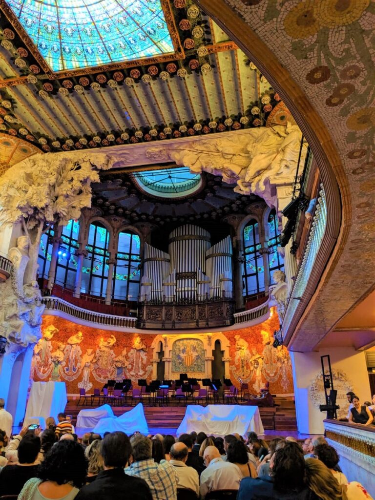 The interior of the Palau.